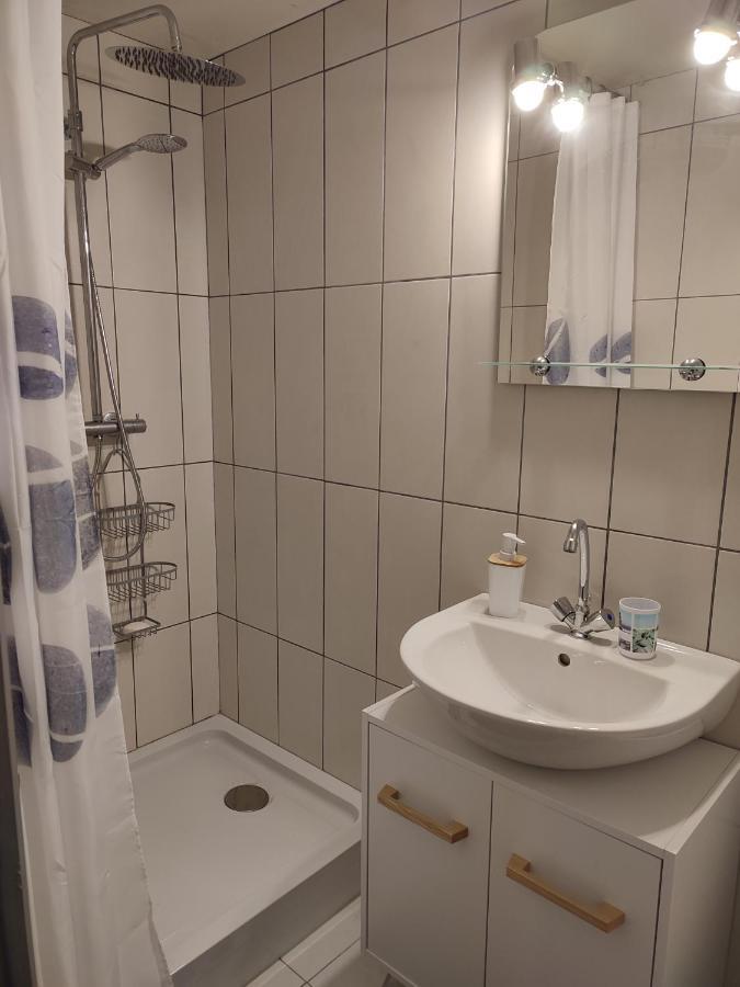 Chalet Dans La Foret....Adorable 1 Bedroom Chalet Surrounded By Woodland Pressignac エクステリア 写真